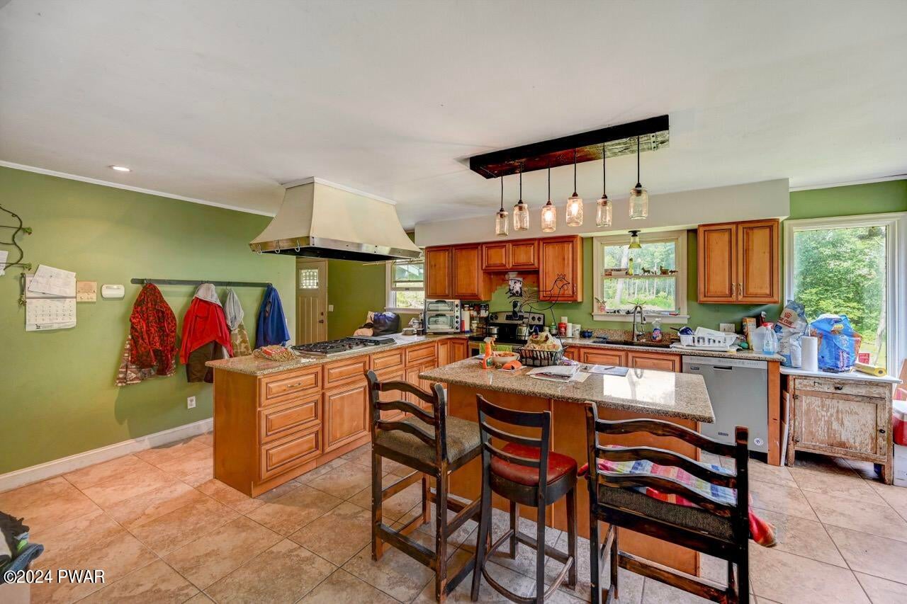 Hawley, Pennsylvania, 18428, United States, 5 Bedrooms Bedrooms, ,4 BathroomsBathrooms,Residential,For Sale,1979290