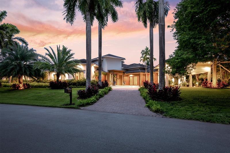 Weston, Florida, 33331, United States, 7 Bedrooms Bedrooms, ,9 BathroomsBathrooms,Residential,For Sale,1946951