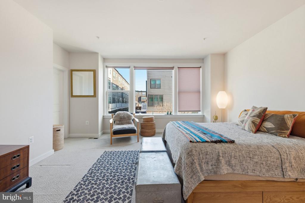 Rockville, Maryland, 20855, United States, 2 Bedrooms Bedrooms, ,3 BathroomsBathrooms,Residential,For Sale,2010770