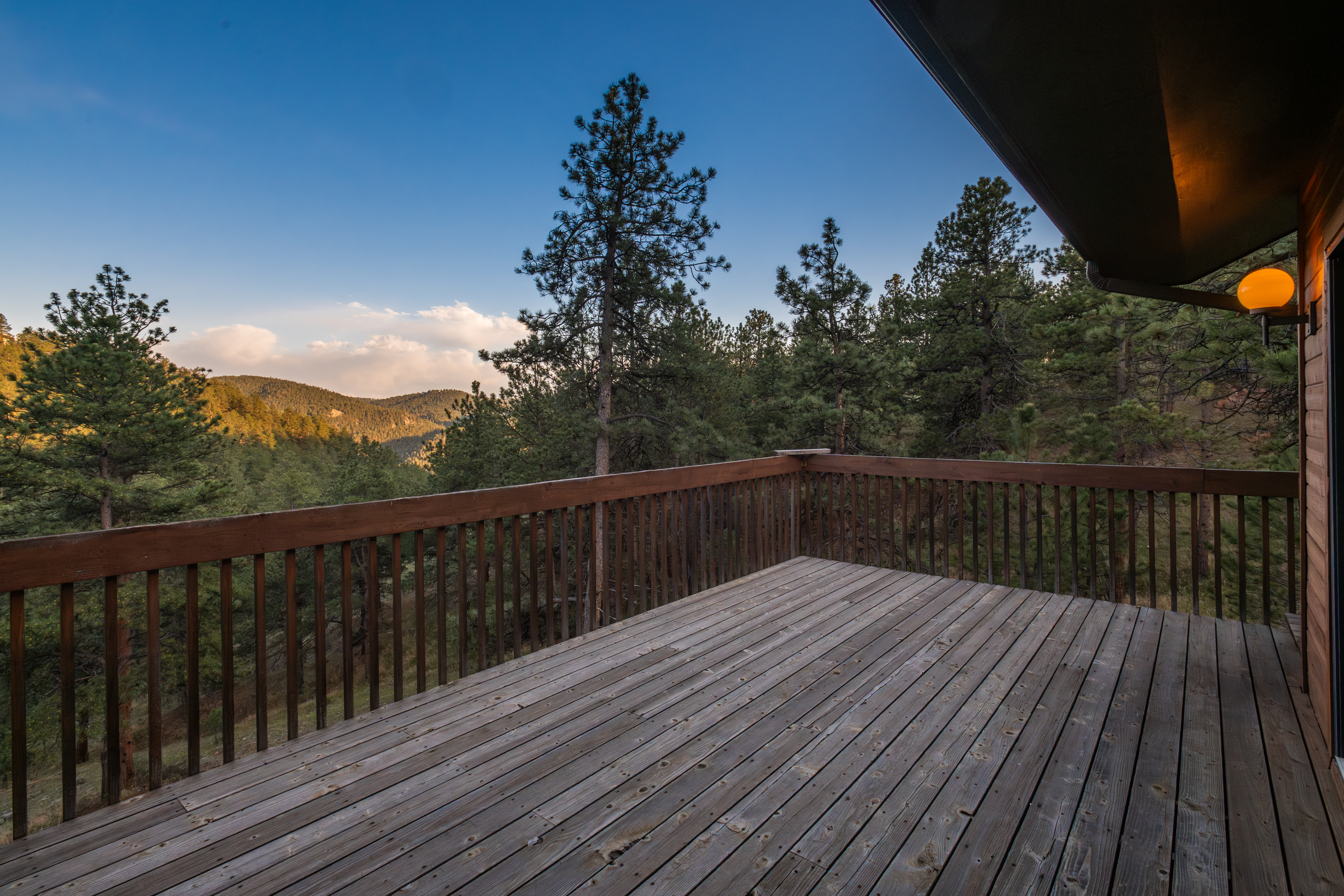  Ranch-style Custom Home on 1.16 Acre Sunny and Treed Lot in Genesee - 物件實景