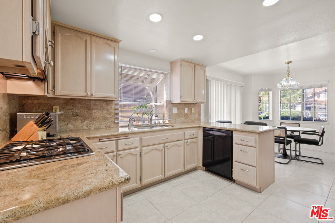 Porter Ranch, California, 91326, United States, 4 Bedrooms Bedrooms, ,3 BathroomsBathrooms,Residential,For Sale,1906036