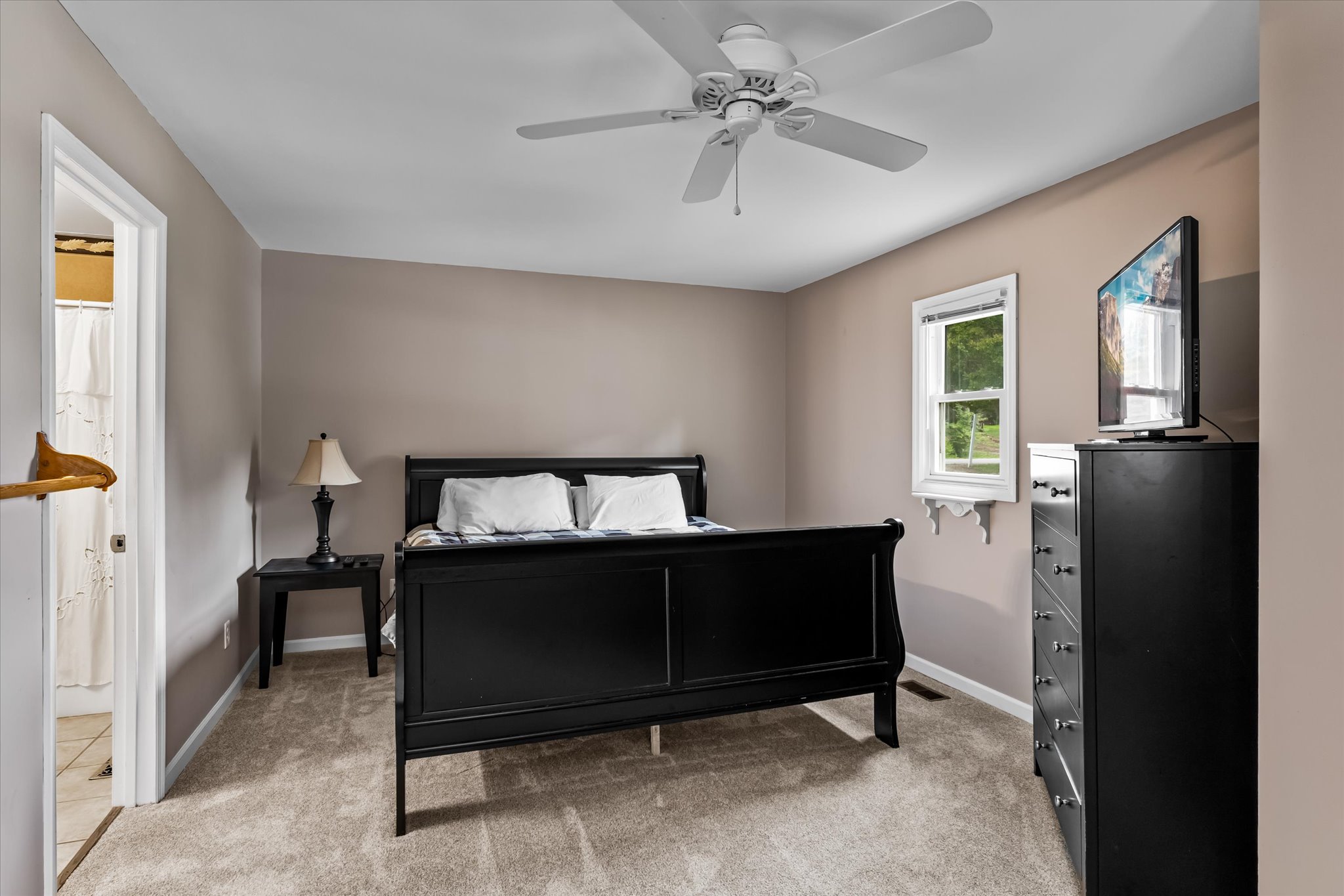Mooresville, North Carolina, 28117, United States, 2 Bedrooms Bedrooms, ,3 BathroomsBathrooms,Residential,For Sale,1841557