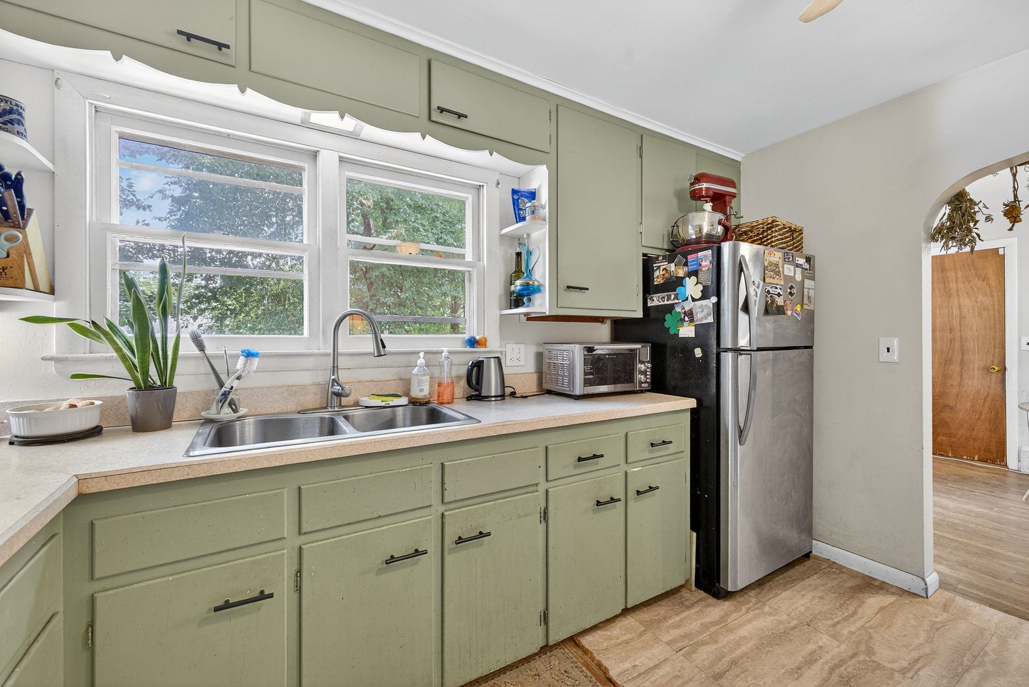 Portsmouth, New Hampshire, 03801, United States, 3 Bedrooms Bedrooms, ,1 BathroomBathrooms,Residential,For Sale,1934652