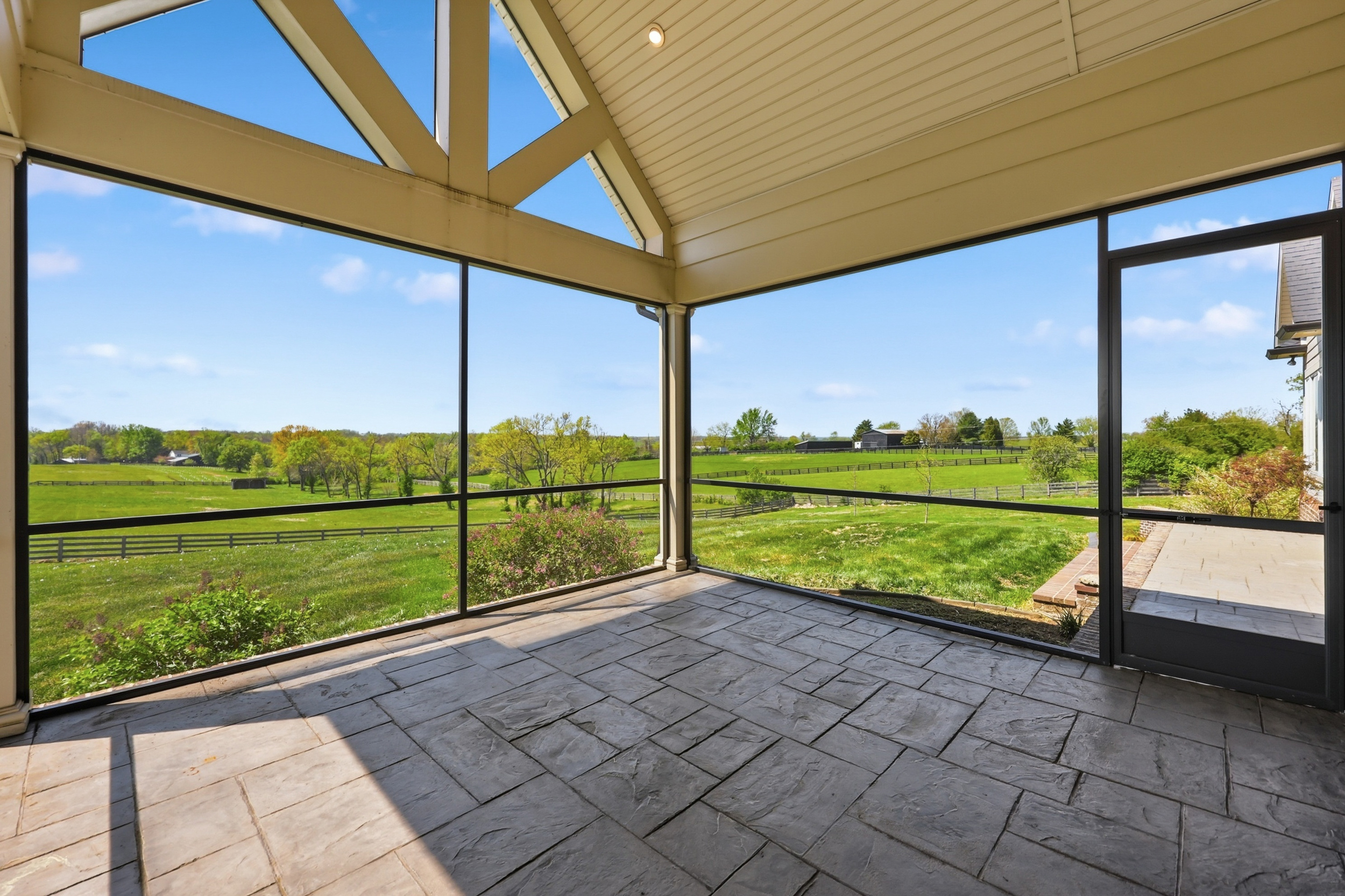  5142 Whites Lane - 物件實景