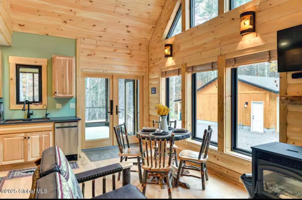 Gloversville, New York, 12078, United States, 2 Bedrooms Bedrooms, ,1 BathroomBathrooms,Residential,For Sale,1876319