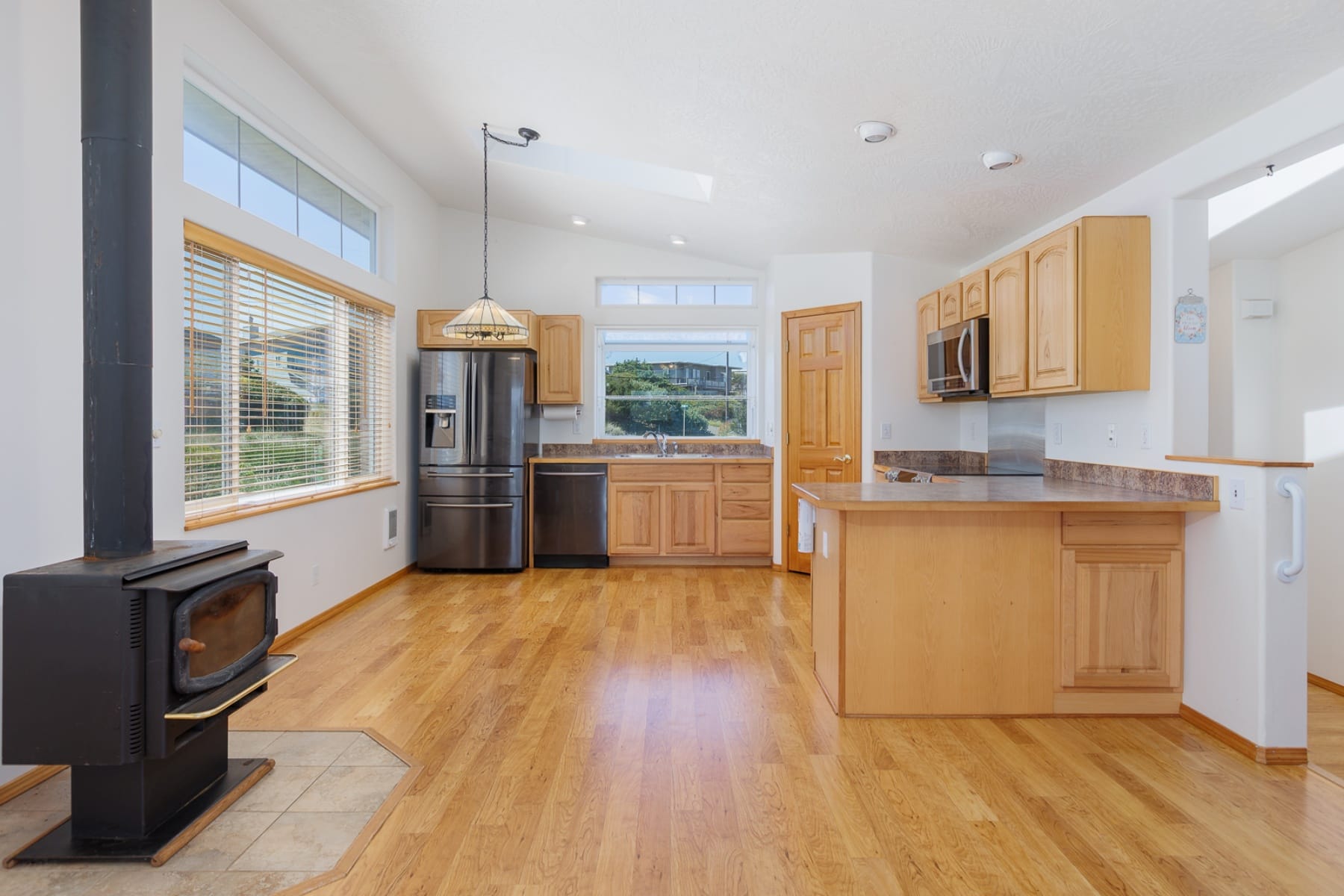  1001 NW PACIFIC WAY Waldport, OR 97394 - 物件實景