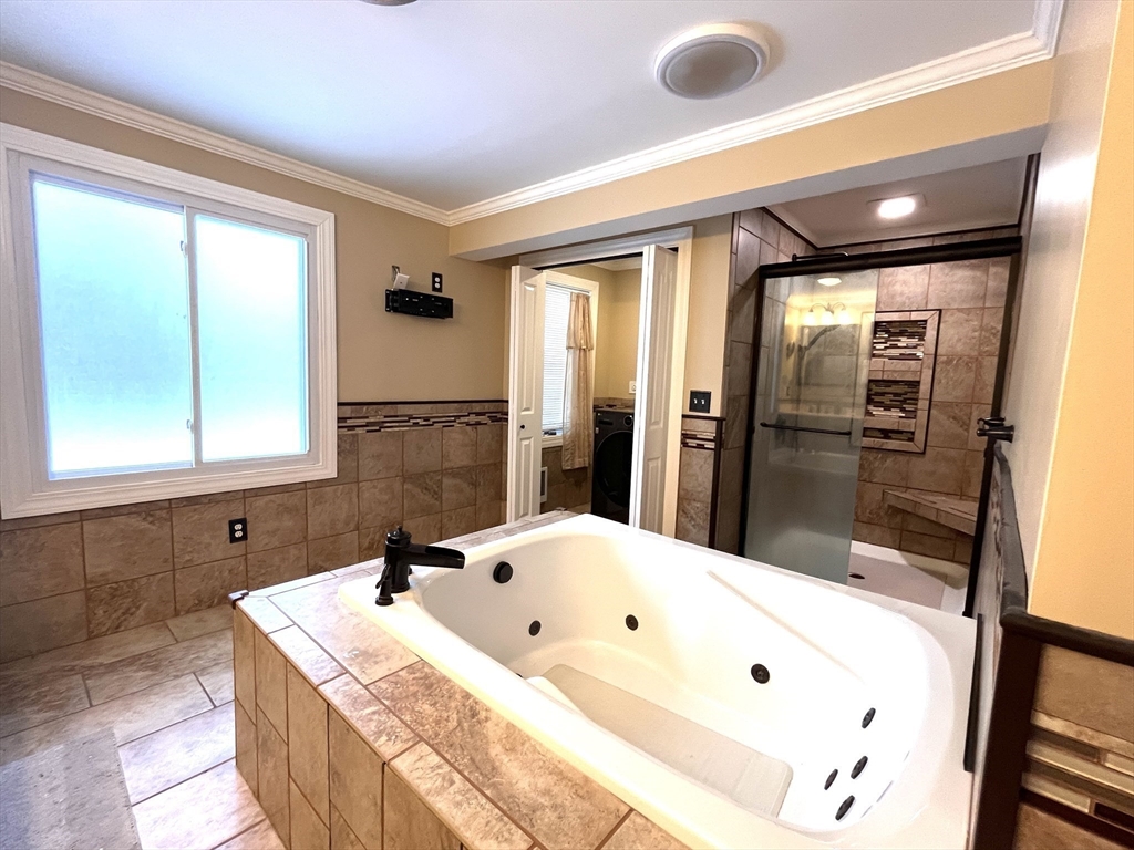 Fitchburg, Massachusetts, 01420, United States, 3 Bedrooms Bedrooms, ,3 BathroomsBathrooms,Residential,For Sale,2005114