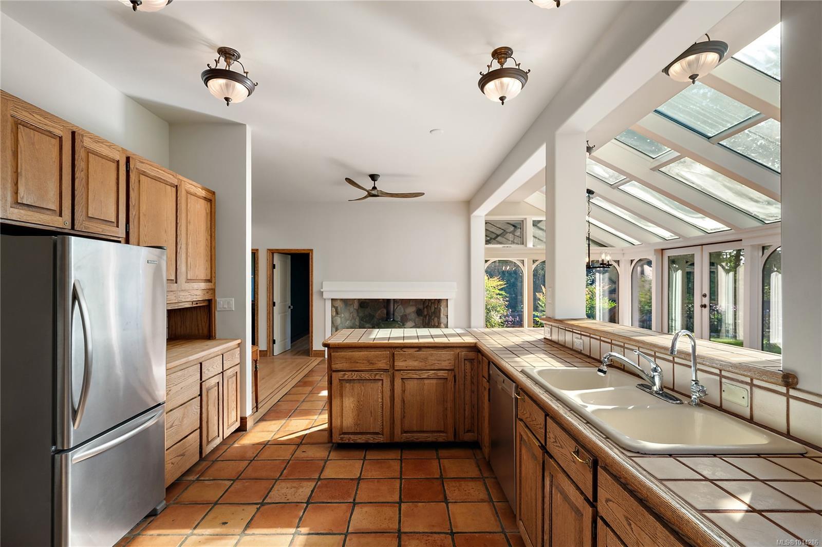 NORTH SAANICH, British Columbia, V8L 5P8, CA, 7 Bedrooms Bedrooms, ,Residential,For Sale,1948660