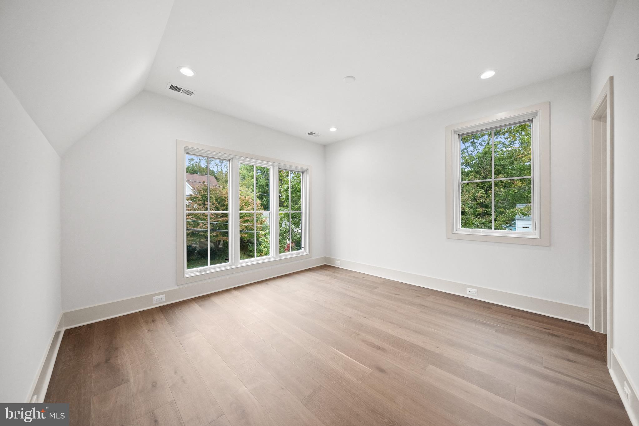 Arlington, Virginia, 22207, United States, 4 Bedrooms Bedrooms, ,5 BathroomsBathrooms,Residential,For Sale,1990203