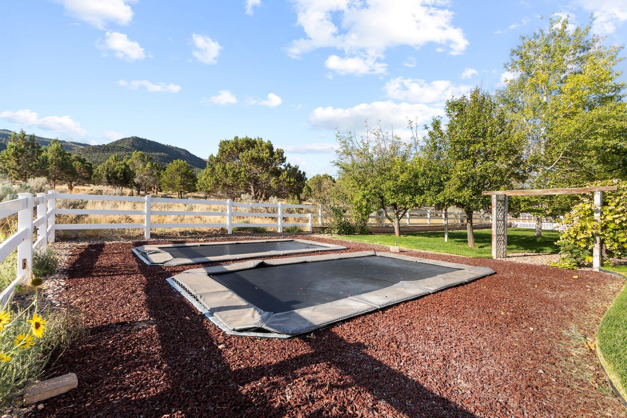 Parowan, Utah, 84761, United States, 6 Bedrooms Bedrooms, ,5 BathroomsBathrooms,Residential,For Sale,1995430