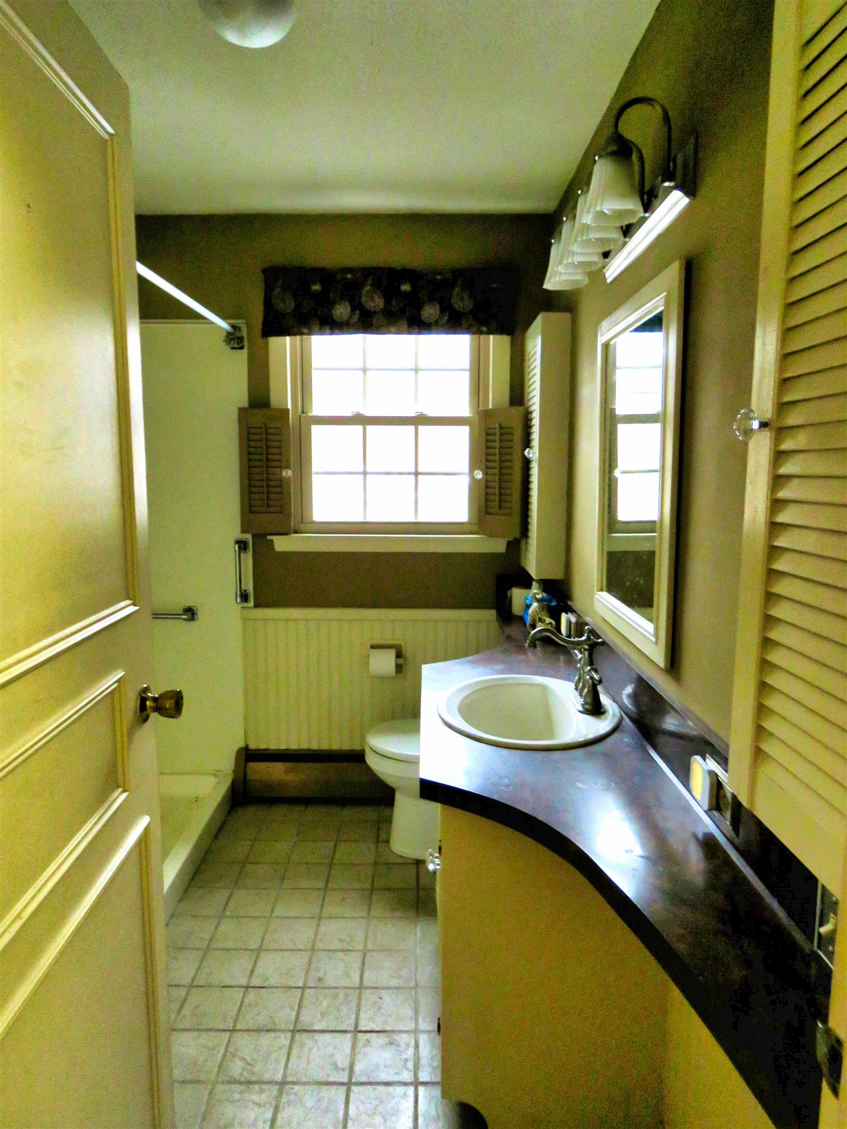 Derry, New Hampshire, 03038, United States, 3 Bedrooms Bedrooms, ,2 BathroomsBathrooms,Residential,For Sale,2005646