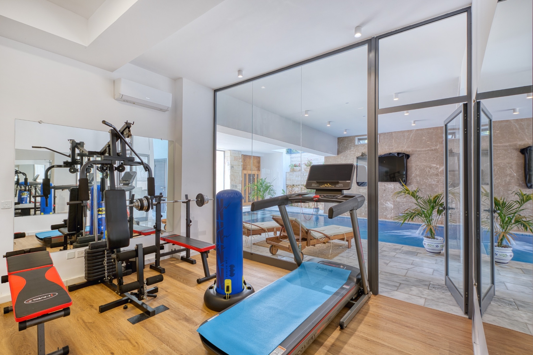  Exceptional Contemporary Villa with Panoramic Views - 物件實景