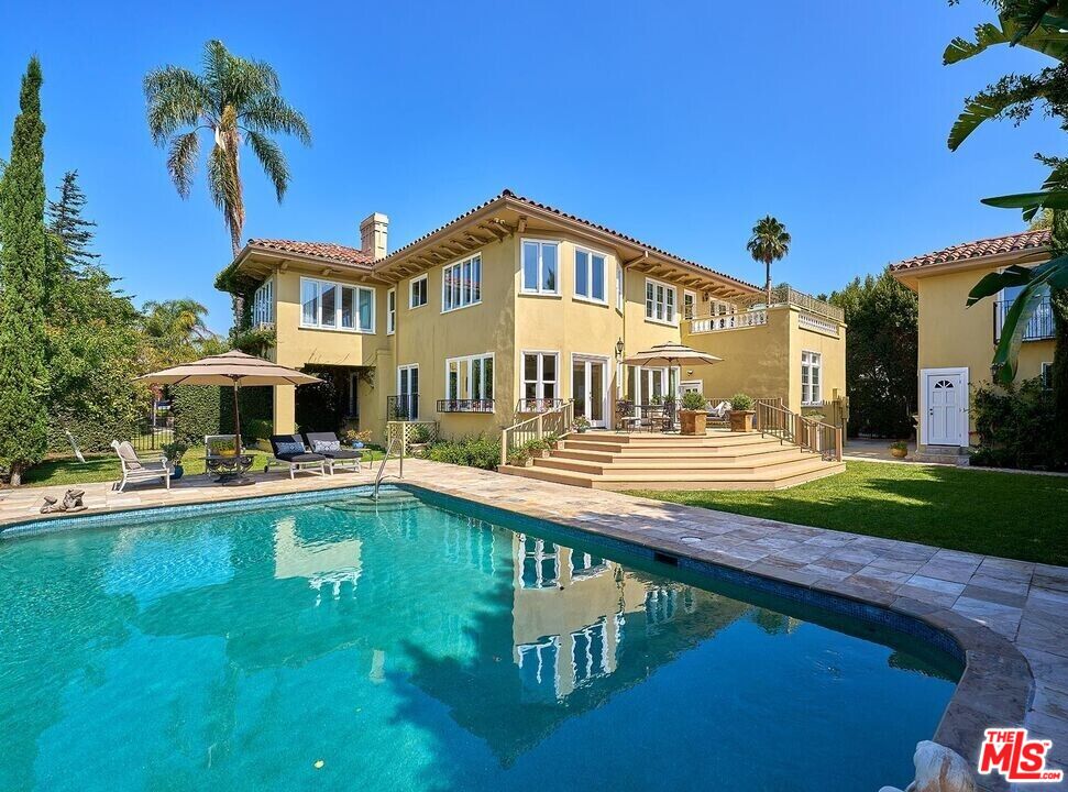 Los Angeles, California, 90005, United States, 5 Bedrooms Bedrooms, ,6 BathroomsBathrooms,Residential,For Sale,1907226