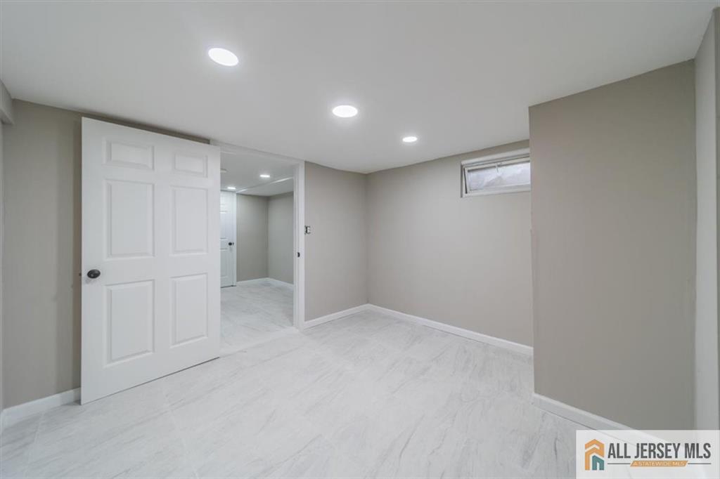 Iselin, New Jersey, 08830, United States, 3 Bedrooms Bedrooms, ,2 BathroomsBathrooms,Residential,For Sale,2010033