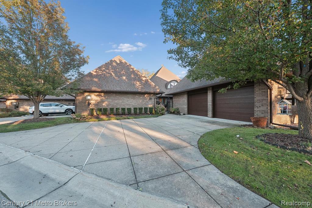 Grand Blanc, Michigan, 48439, United States, 3 Bedrooms Bedrooms, ,5 BathroomsBathrooms,Residential,For Sale,1986103