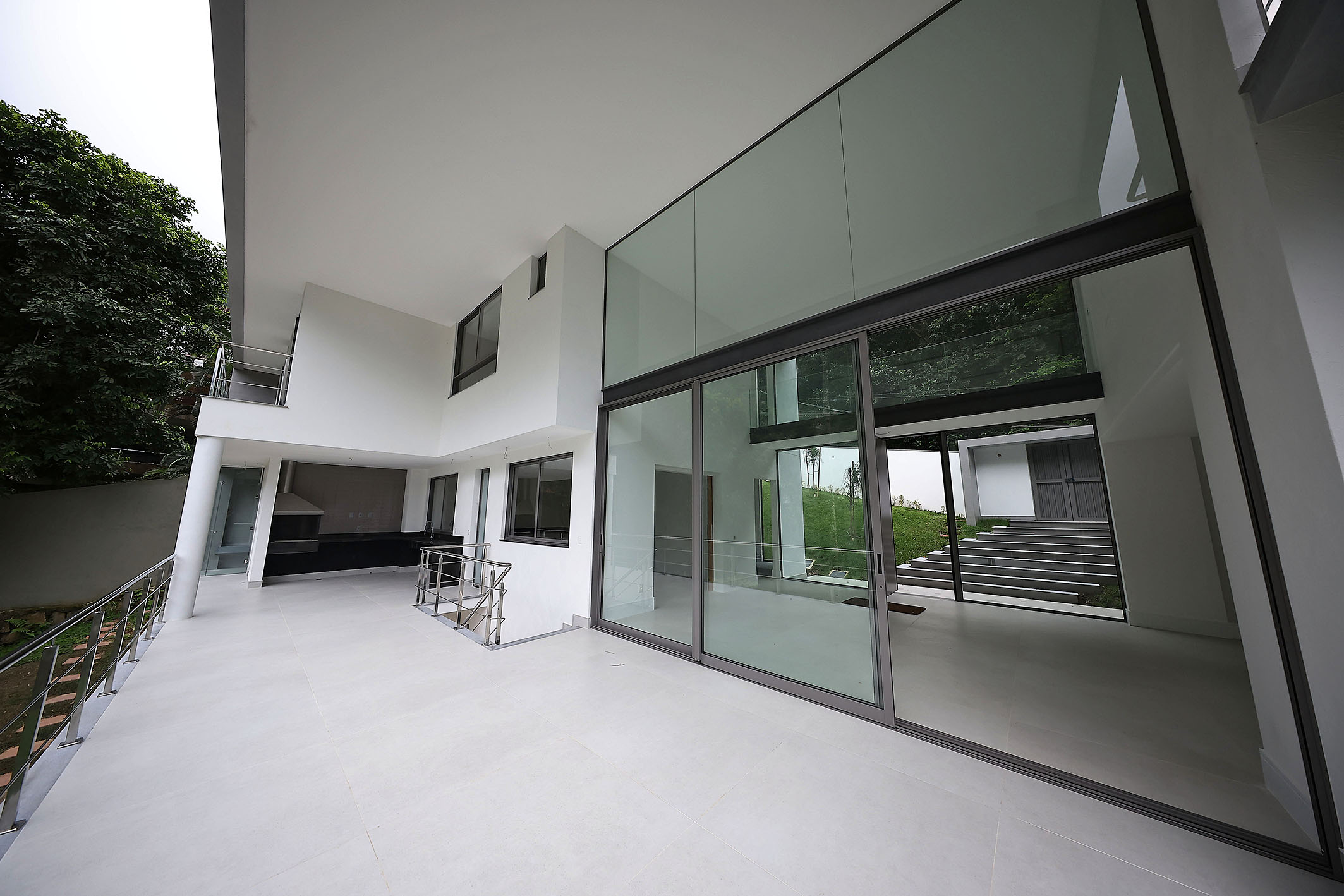  Triplex house with four suites and views of Pedra da Gávea in São Conrado - 物件實景