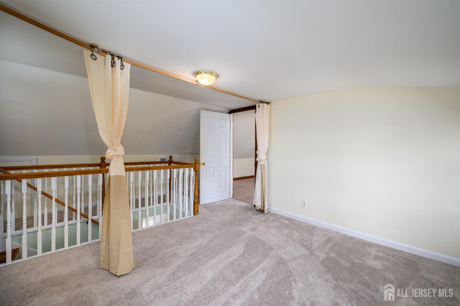 Edison, New Jersey, 08817, United States, 3 Bedrooms Bedrooms, ,2 BathroomsBathrooms,Residential,For Sale,1958154