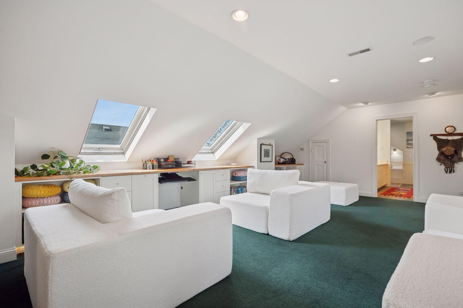 Saint Paul, Minnesota, 55105, United States, 5 Bedrooms Bedrooms, ,3 BathroomsBathrooms,Residential,For Sale,1767572