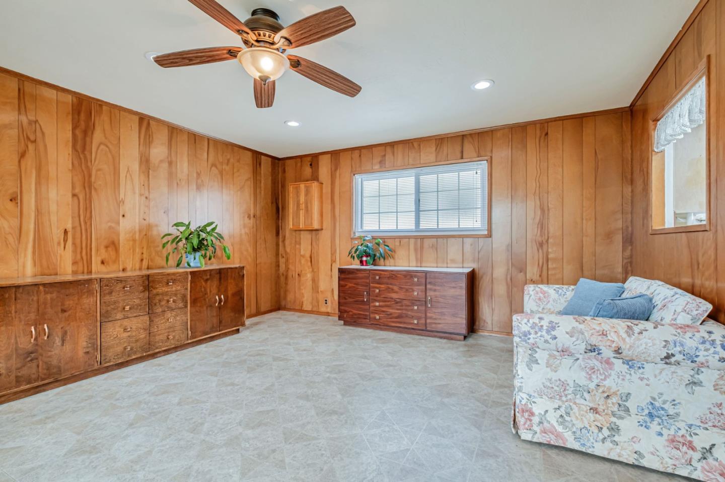 Watsonville, California, 95076, United States, 3 Bedrooms Bedrooms, ,2 BathroomsBathrooms,Residential,For Sale,1885327