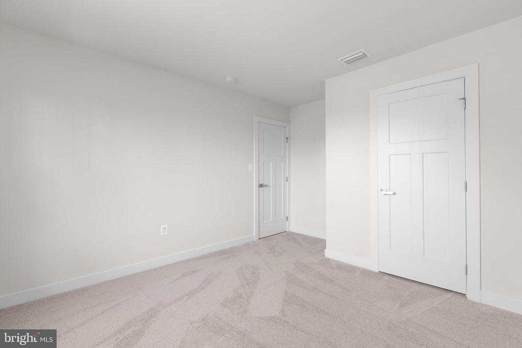 Fredericksburg, Virginia, 22401, United States, 4 Bedrooms Bedrooms, ,4 BathroomsBathrooms,Residential,For Sale,1999517