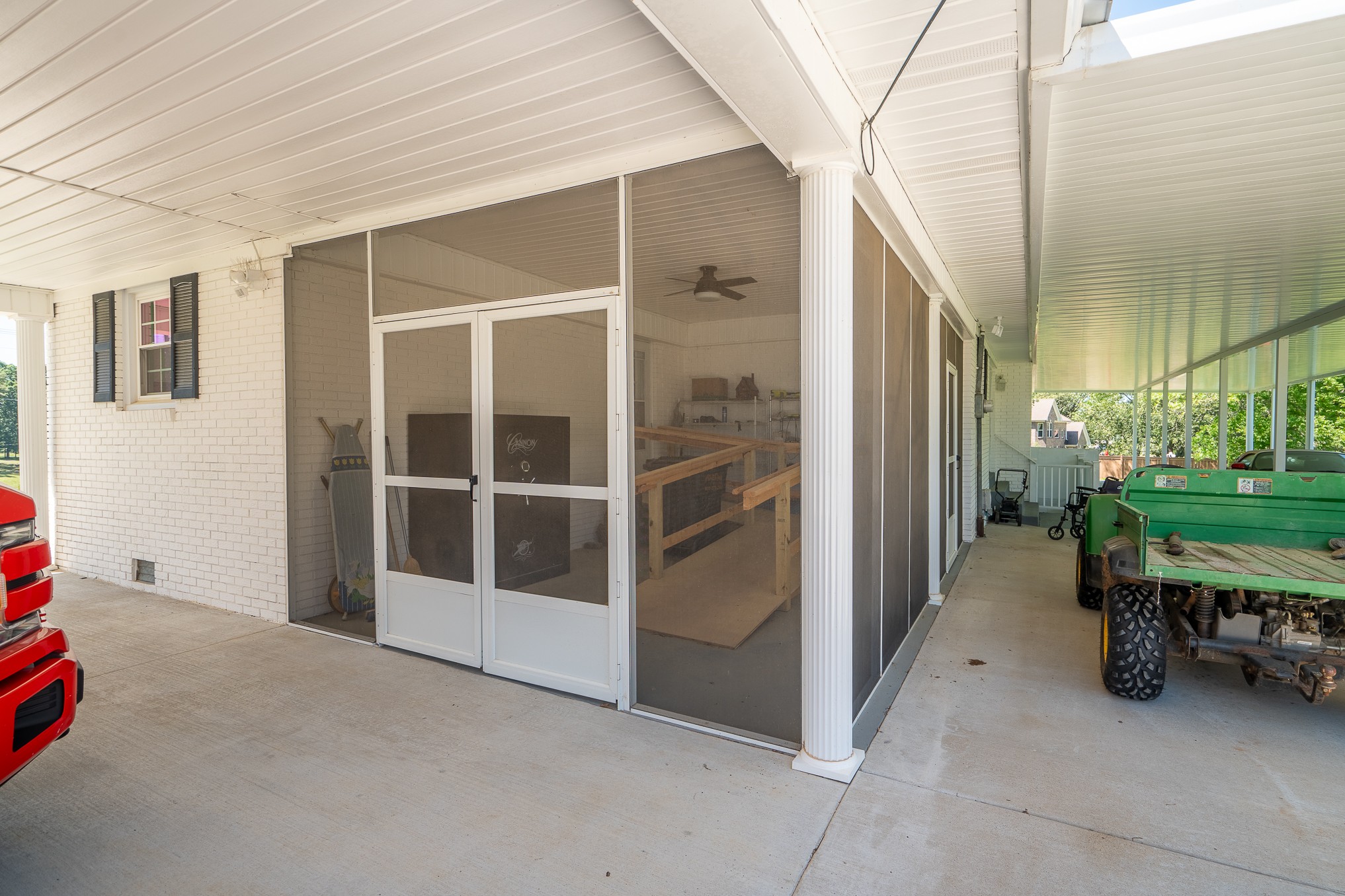 Lawrenceburg, Tennessee, 38464, United States, 3 Bedrooms Bedrooms, ,2 BathroomsBathrooms,Residential,For Sale,1828179