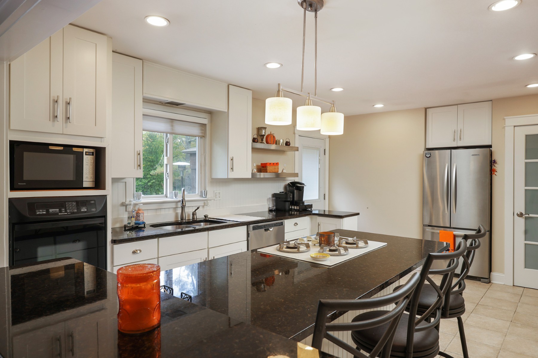  Inviting Ranch Home Offers Exceptional Indoor-Outdoor Entertainment Spaces - 物件實景