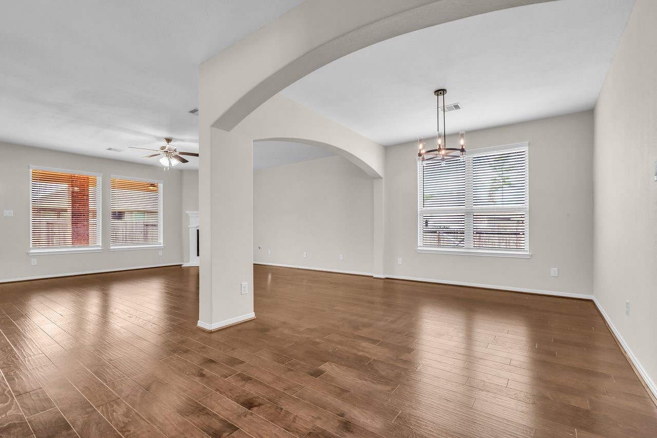 Conroe, Texas, 77384, United States, 4 Bedrooms Bedrooms, ,4 BathroomsBathrooms,Residential,For Sale,1995789