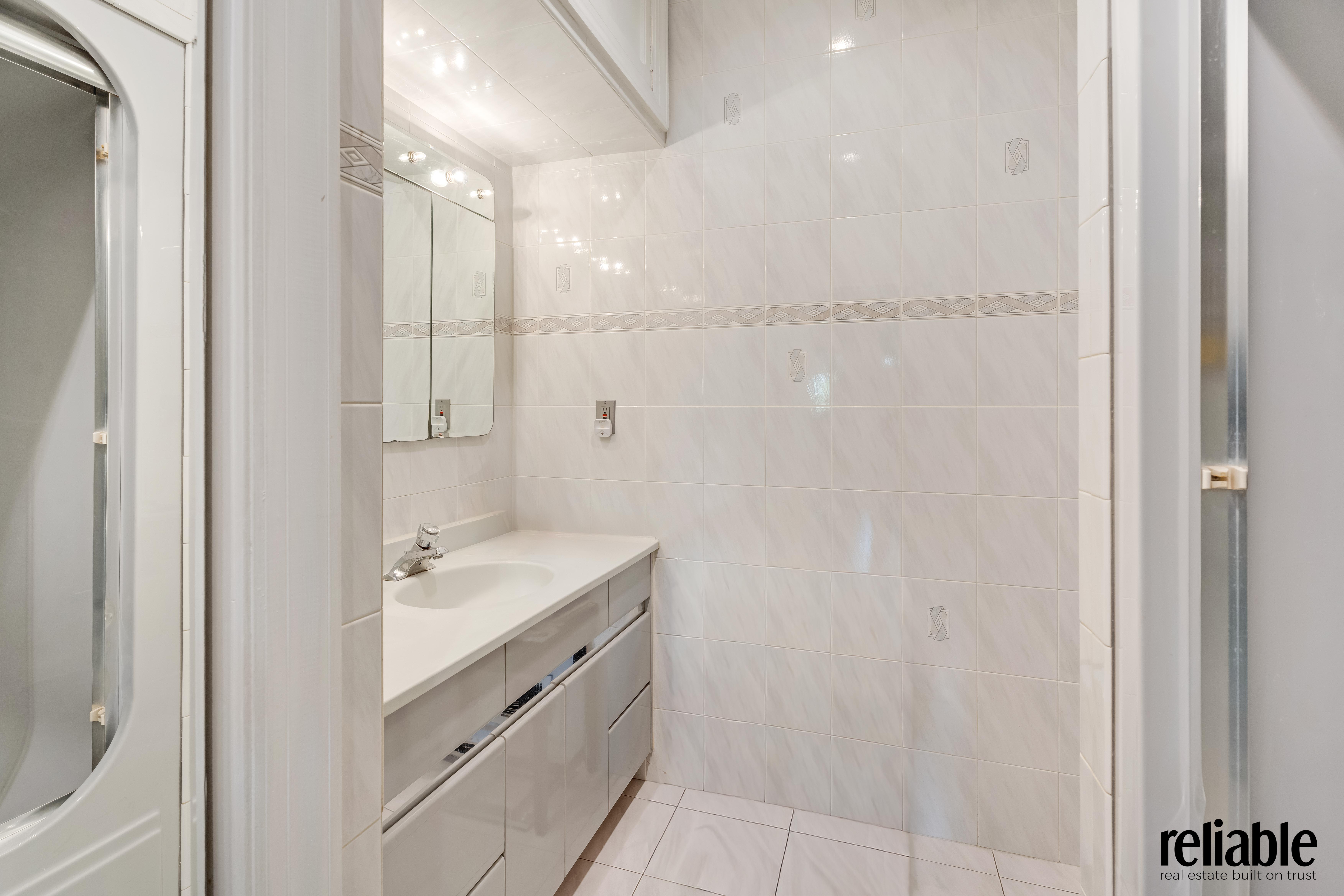 Brooklyn, New York, 11228, United States, 6 Bedrooms Bedrooms, ,3 BathroomsBathrooms,Residential,For Sale,1991049