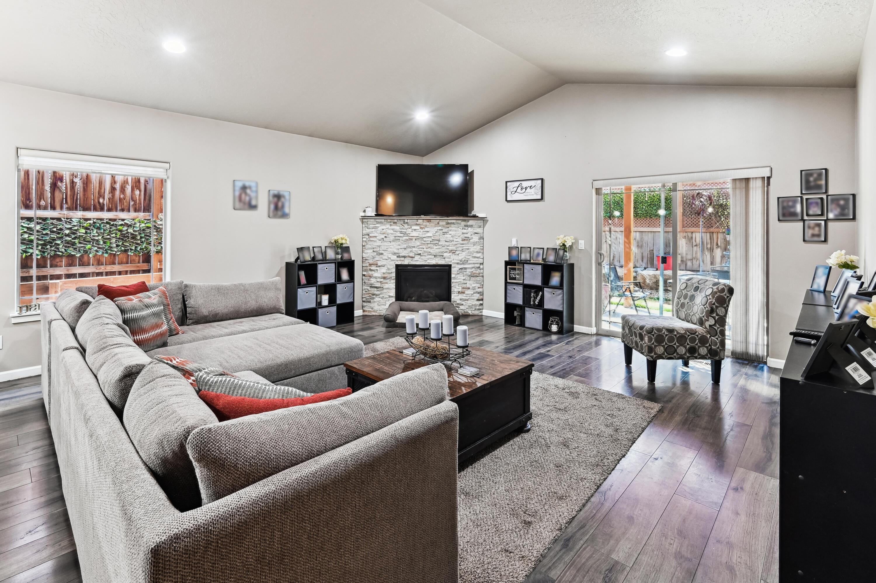 Redmond, Oregon, 97756, United States, 4 Bedrooms Bedrooms, ,3 BathroomsBathrooms,Residential,For Sale,1770354