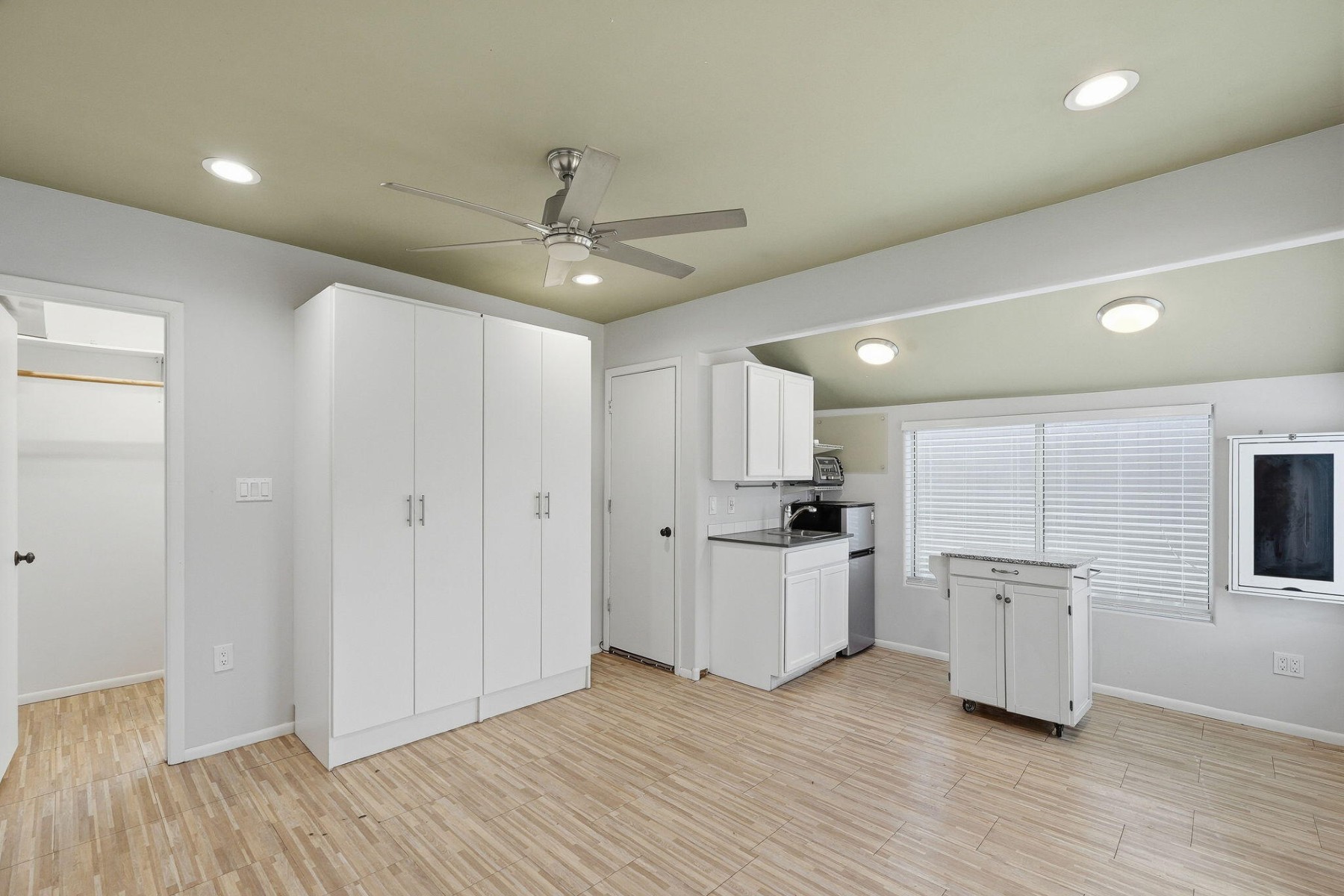  1046 E Clarendon Avenue Phoenix, AZ - 物件實景