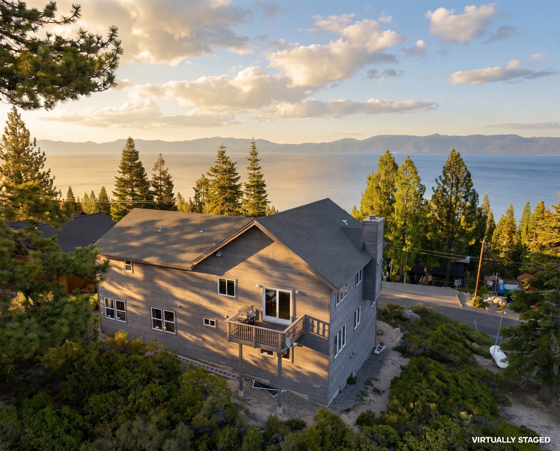  West Shore Mountain Retreat with Breathtaking Lake Views - 物件實景