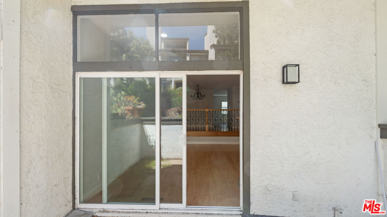 Pacific Palisades, California, 90272, United States, 2 Bedrooms Bedrooms, ,3 BathroomsBathrooms,Residential,For Sale,1950825