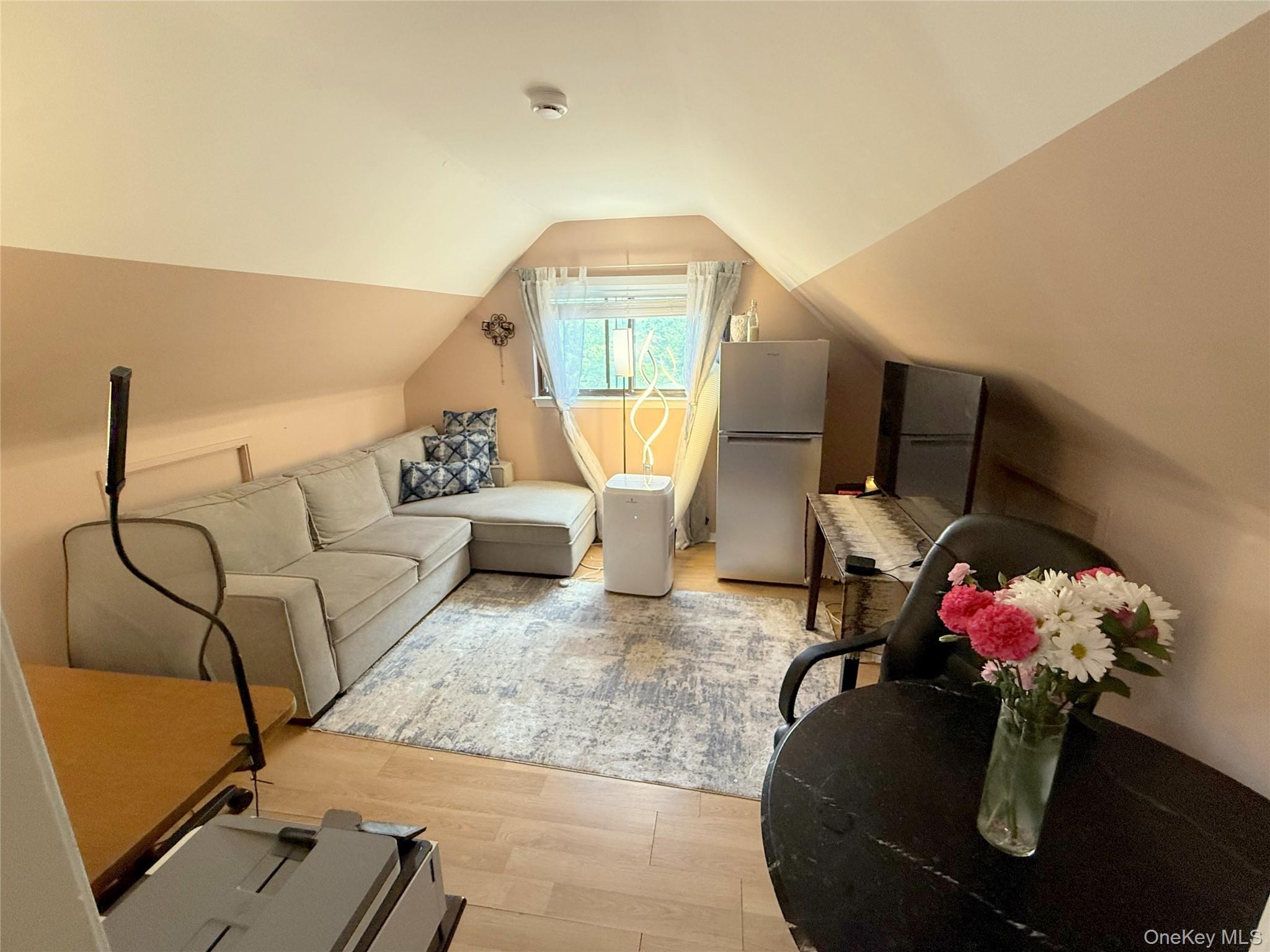 New City, New York, 10956, United States, 4 Bedrooms Bedrooms, ,3 BathroomsBathrooms,Residential,For Sale,1896333