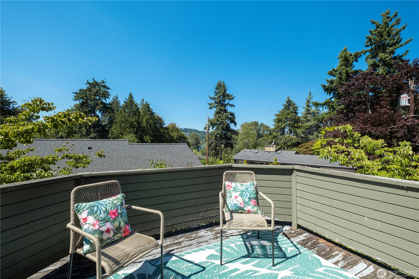 Kirkland, Washington, 98033, United States, 3 Bedrooms Bedrooms, ,2 BathroomsBathrooms,Residential,For Sale,1904417