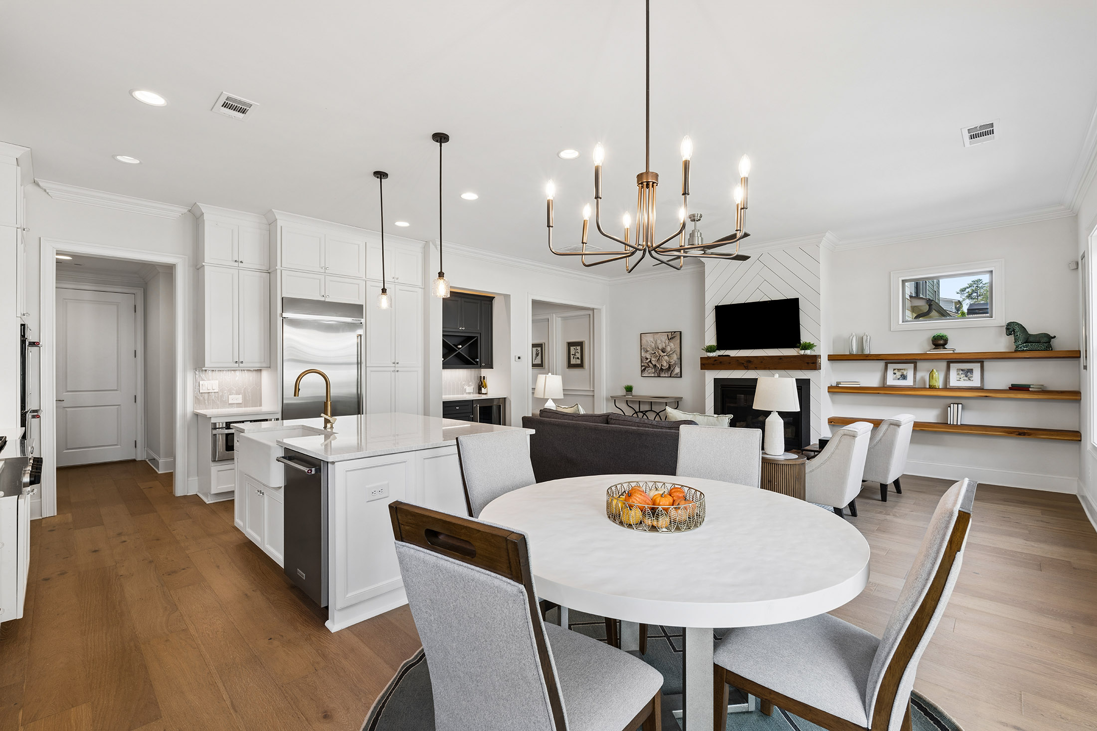  Upgraded Townhome Offers Low Maintenance Living - 物件實景