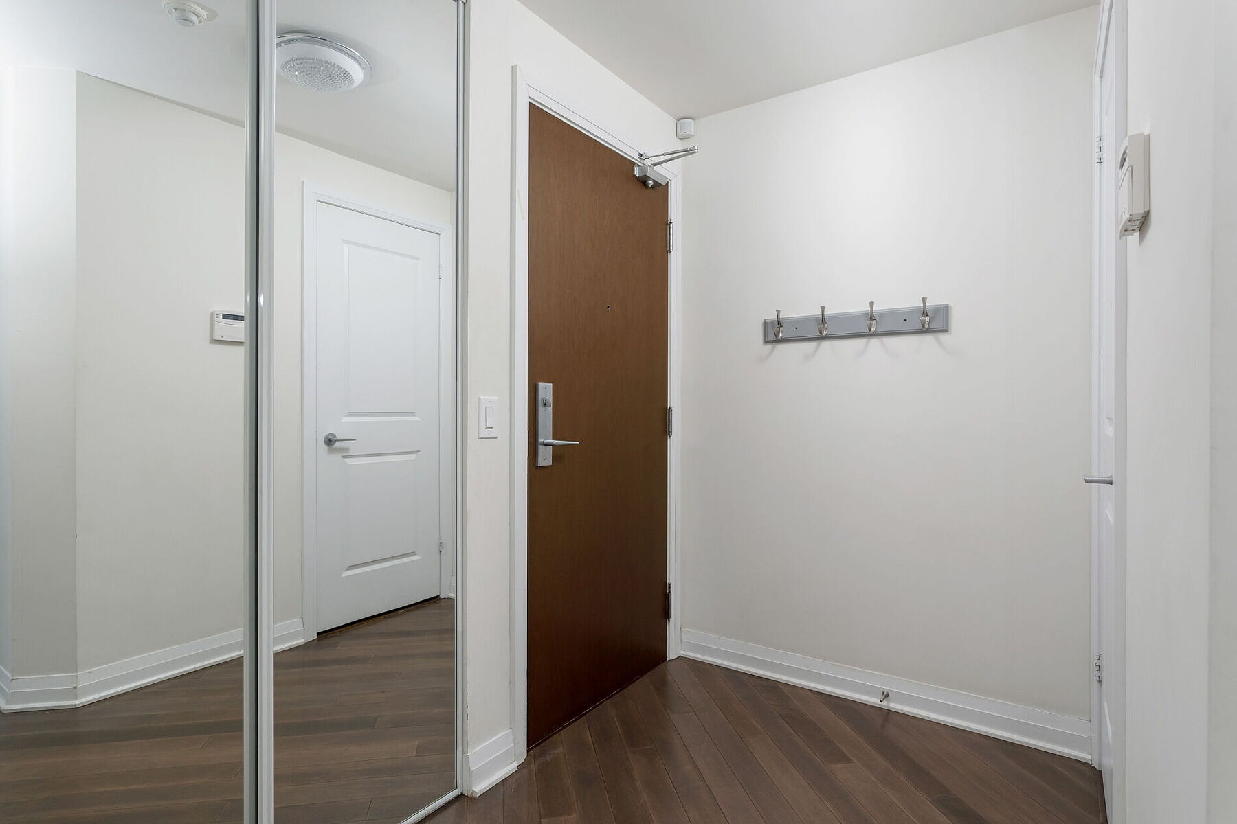  Spacious and Bright Condo - 物件實景