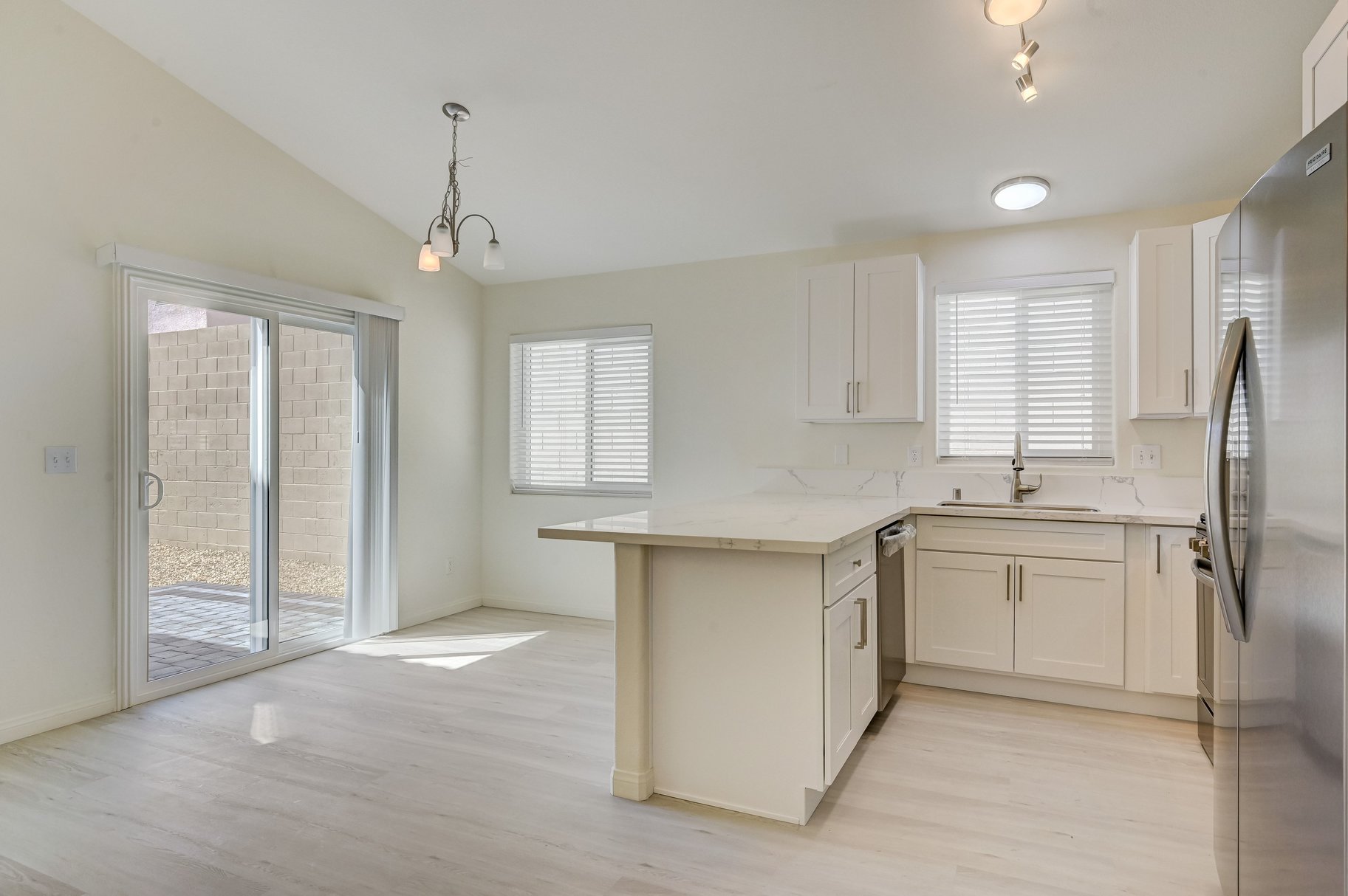  Newly Updated 3 Bed 2 Bath - 物件實景