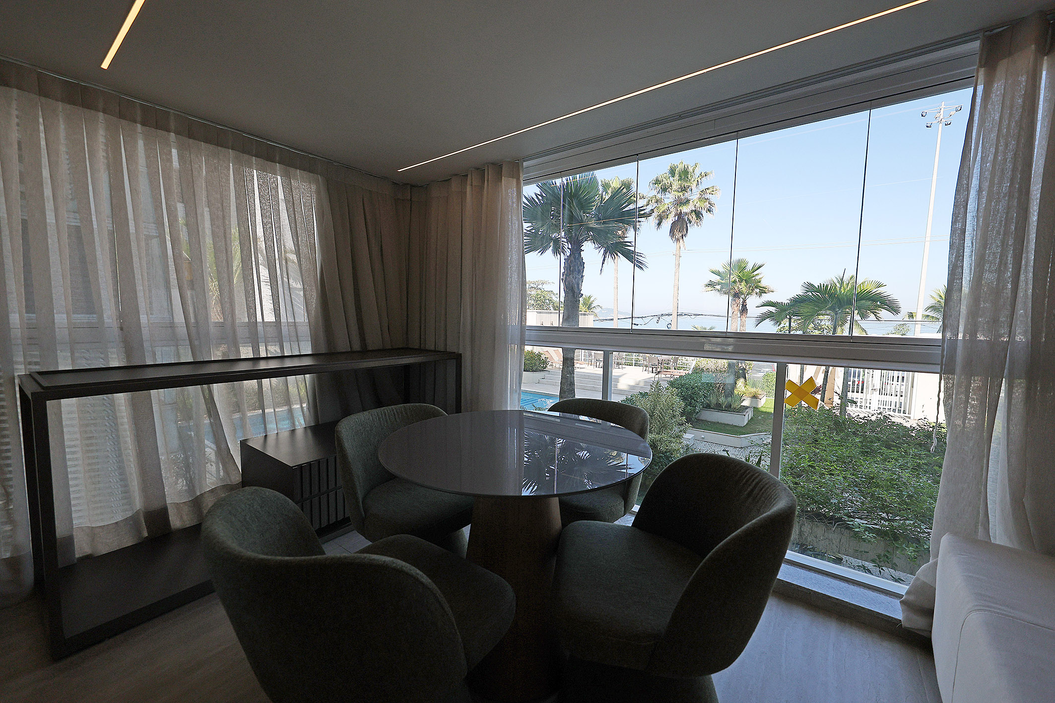  Renovated oceanfront apartment in Barra da Tijuca. - 物件實景