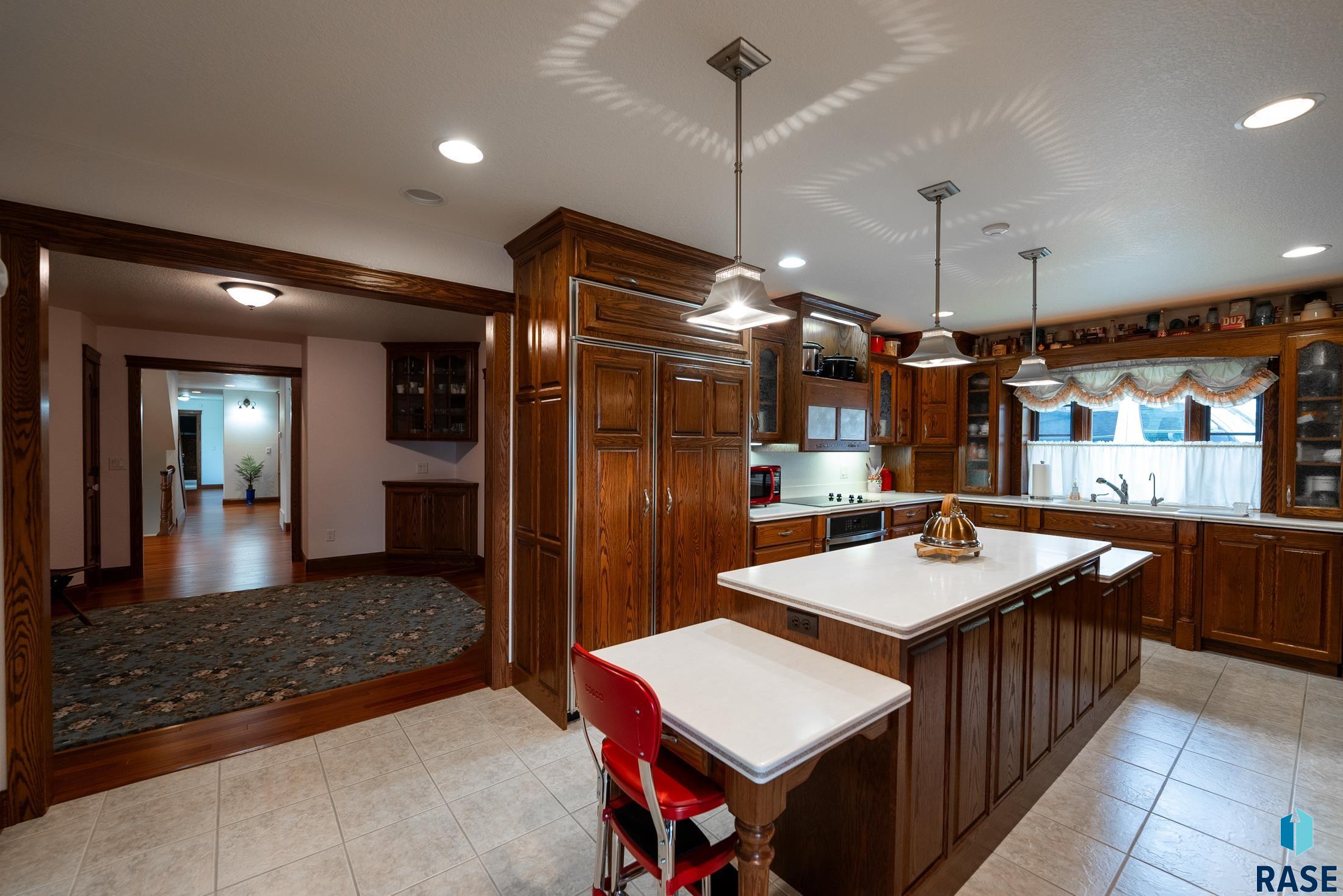 Yankton, South Dakota, 57078, United States, 6 Bedrooms Bedrooms, ,4 BathroomsBathrooms,Residential,For Sale,1975294