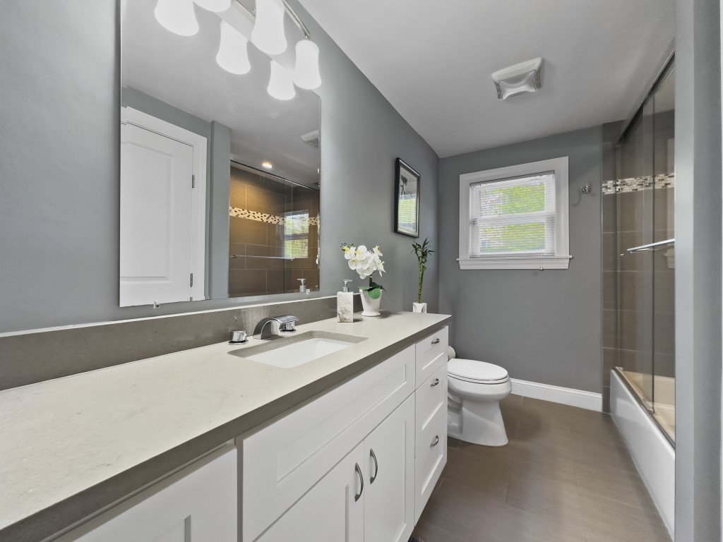 North Andover, Massachusetts, 01845, United States, 3 Bedrooms Bedrooms, ,4 BathroomsBathrooms,Residential,For Sale,2005973