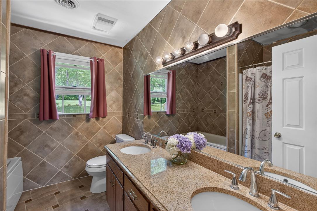 Lower Saucon Twp, Pennsylvania, 18055, United States, 5 Bedrooms Bedrooms, ,4 BathroomsBathrooms,Residential,For Sale,2048315