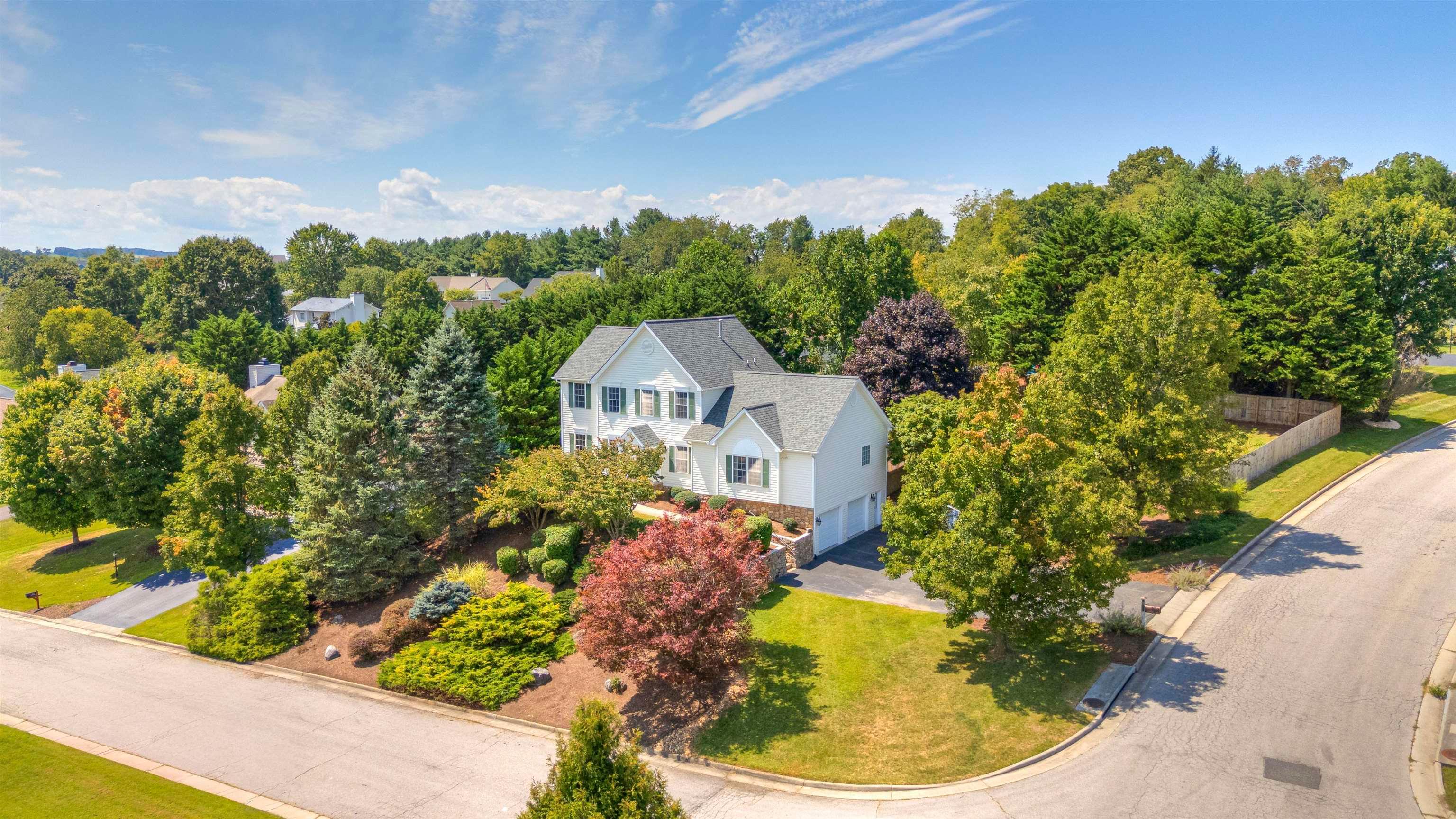 Christiansburg, Virginia, 24073, United States, 4 Bedrooms Bedrooms, ,4 BathroomsBathrooms,Residential,For Sale,1940345