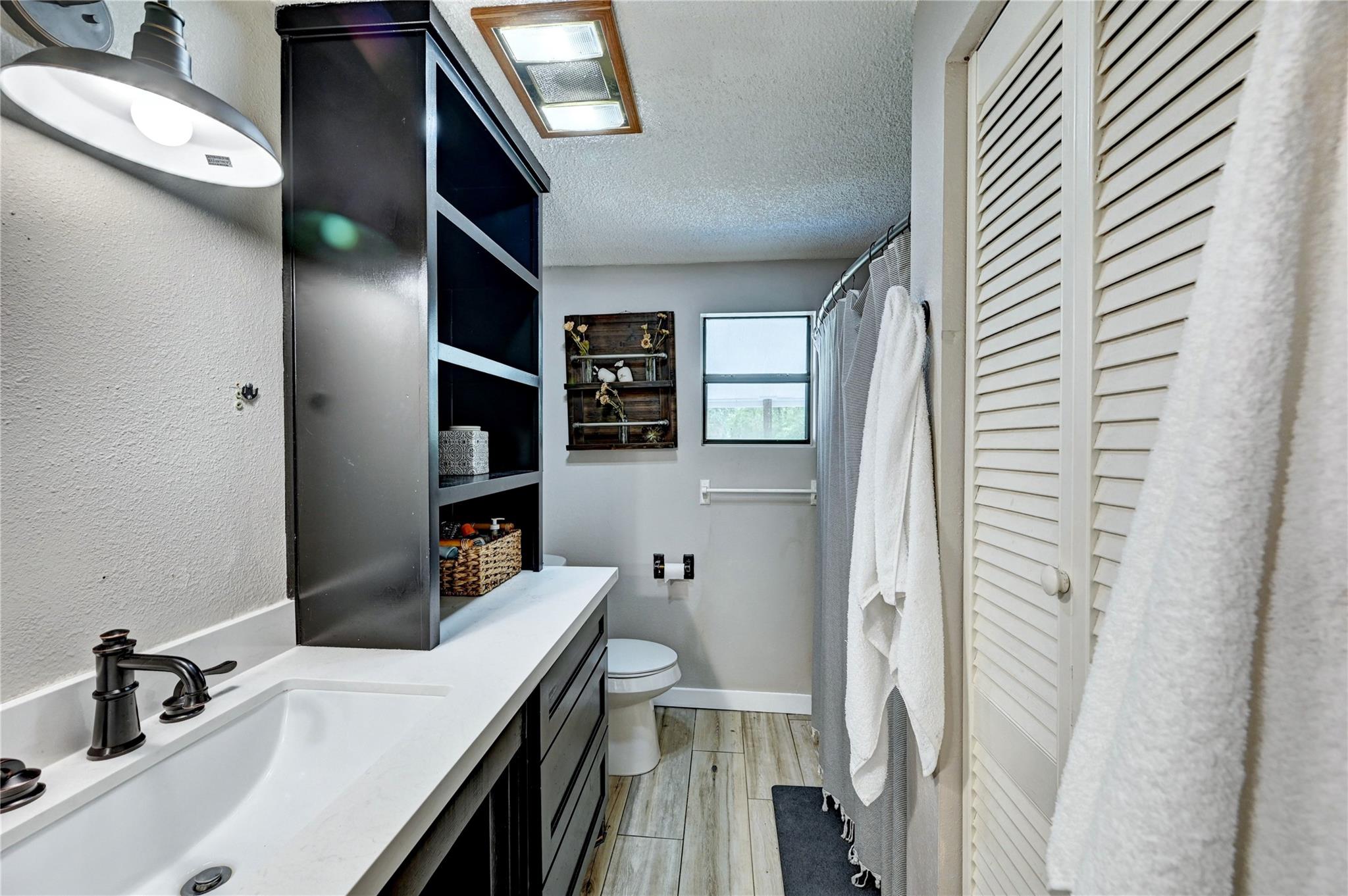 Huntsville, Texas, 77320, United States, 4 Bedrooms Bedrooms, ,3 BathroomsBathrooms,Residential,For Sale,1921043