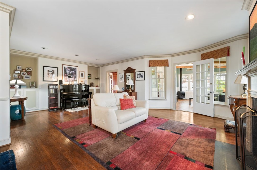 Squirrel Hill, Pennsylvania, 15217, United States, 5 Bedrooms Bedrooms, ,4 BathroomsBathrooms,Residential,For Sale,1991215