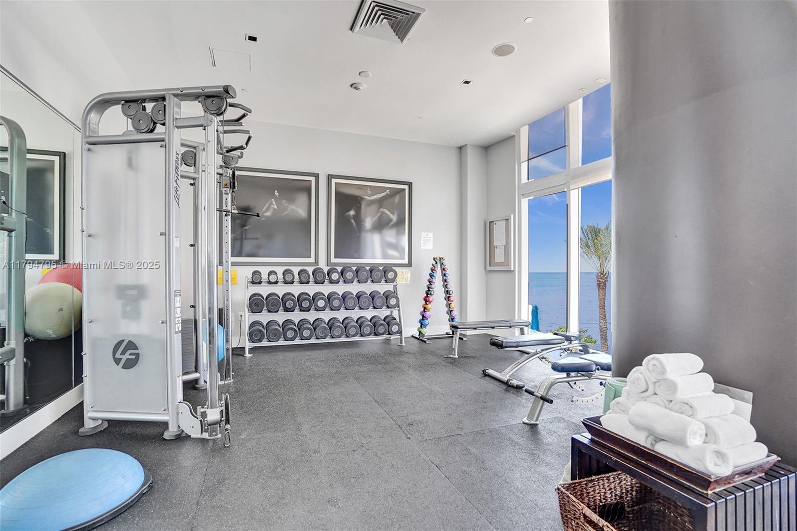 Sunny Isles Beach, Florida, 33160, United States, 2 Bedrooms Bedrooms, ,3 BathroomsBathrooms,Residential,For Sale,1794345