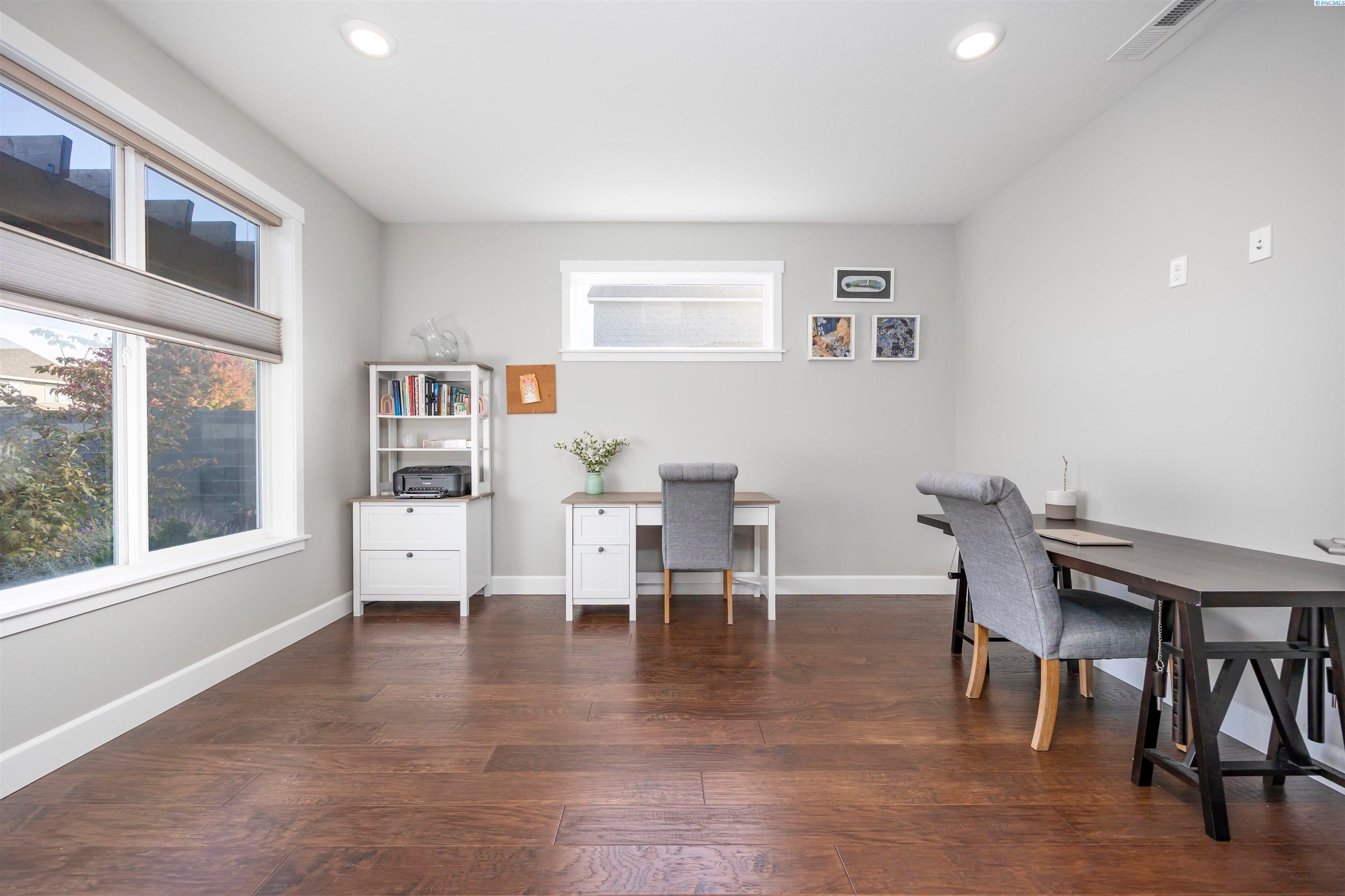 Pasco, Washington, 99301, United States, 3 Bedrooms Bedrooms, ,3 BathroomsBathrooms,Residential,For Sale,2012523