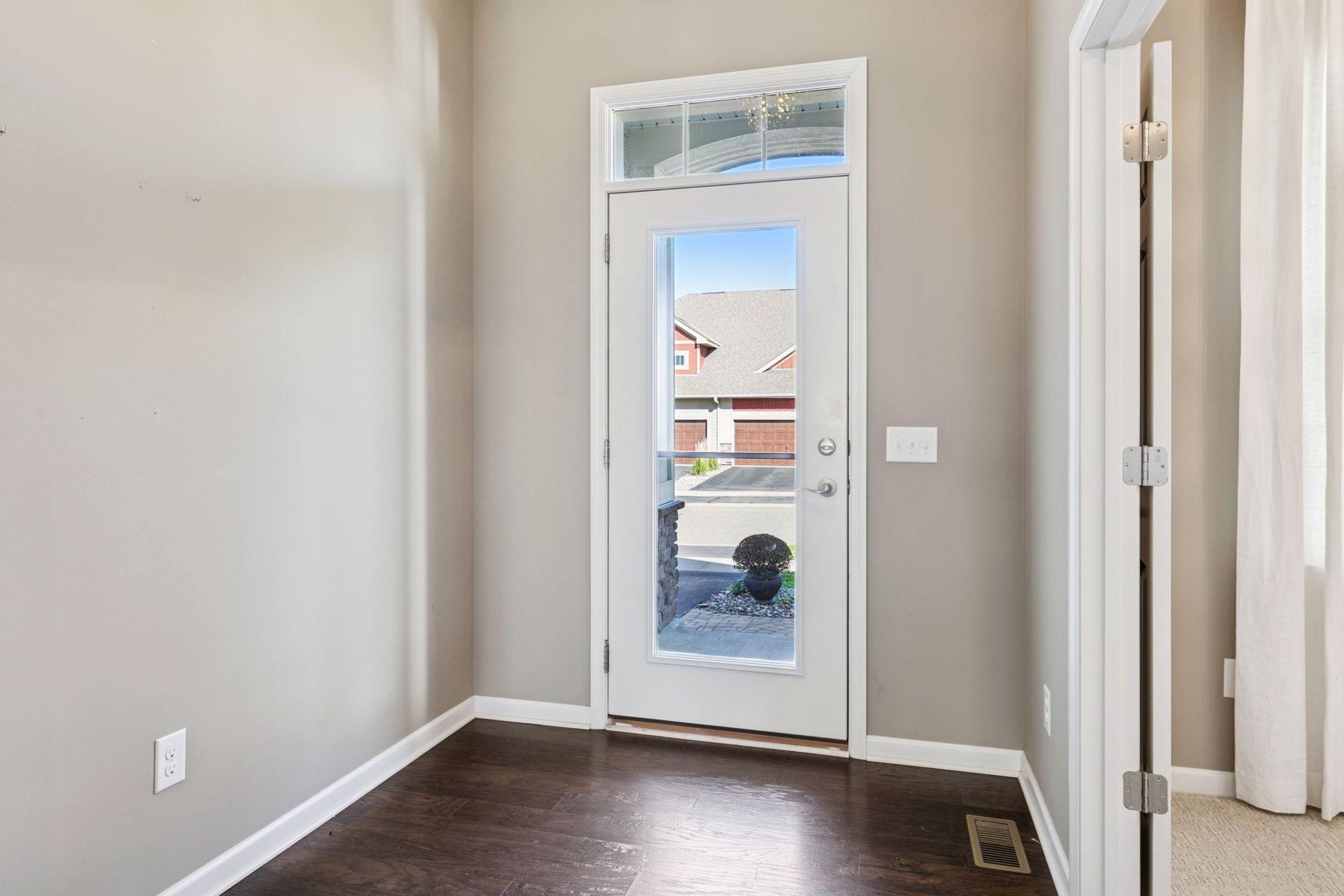 Lakeville, Minnesota, 55044, United States, 3 Bedrooms Bedrooms, ,2 BathroomsBathrooms,Residential,For Sale,1971412