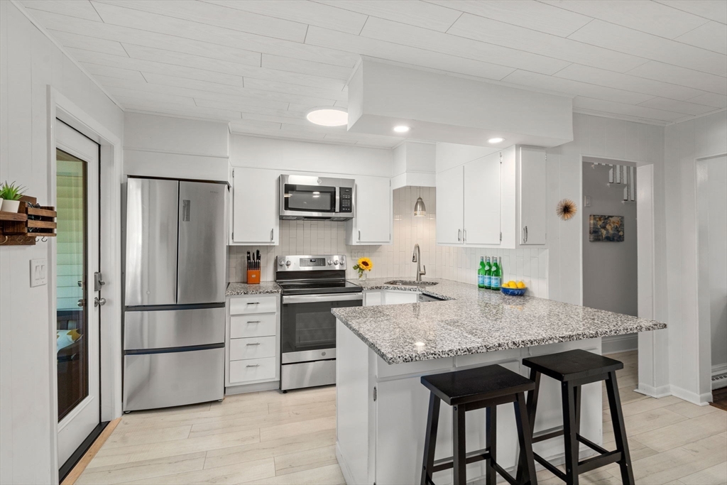 Watertown, Massachusetts, 02472, United States, 2 Bedrooms Bedrooms, ,1 BathroomBathrooms,Residential,For Sale,1950819