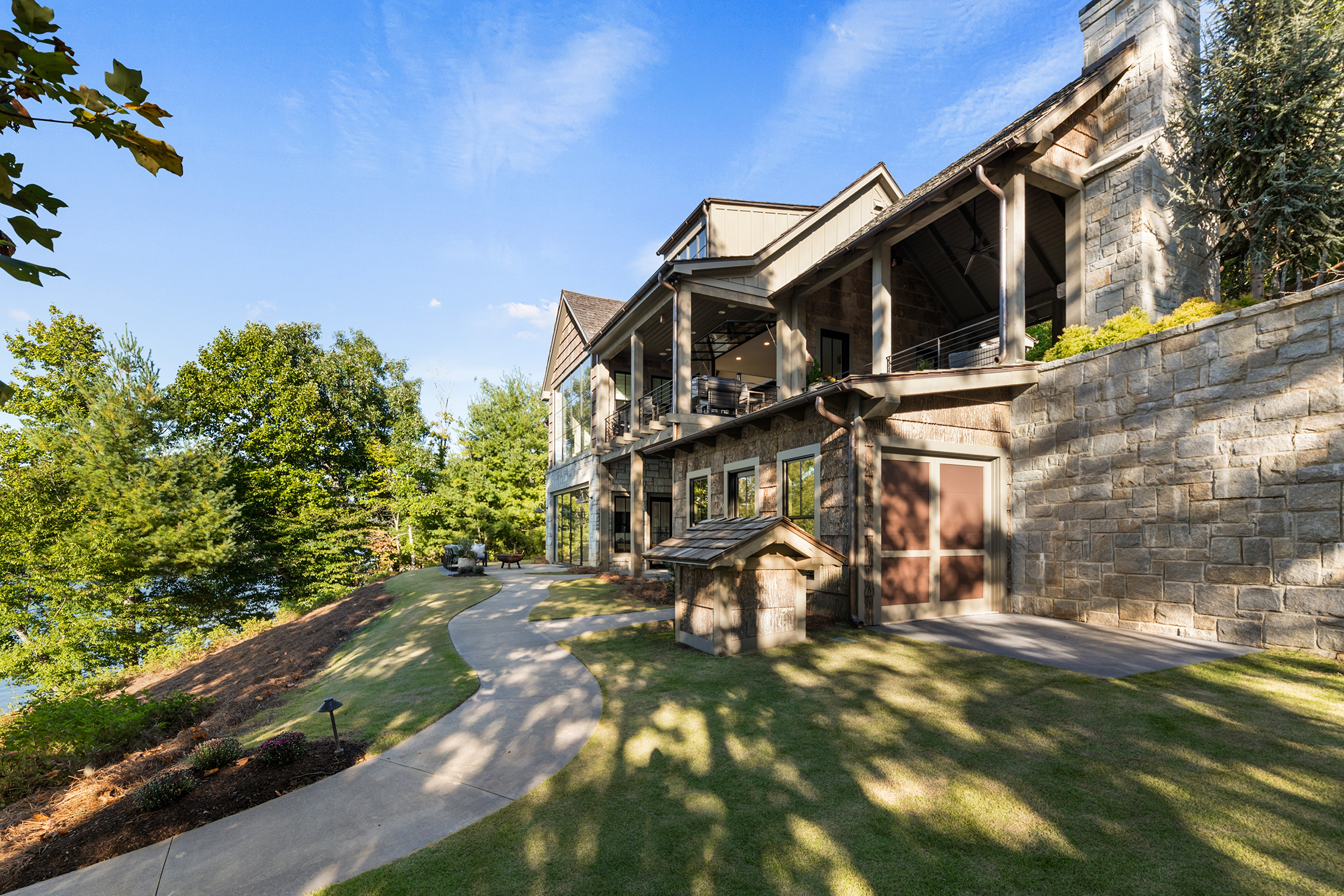  Breathtaking Lake Burton Views from an Exceptional Custom Lakehouse - 物件實景
