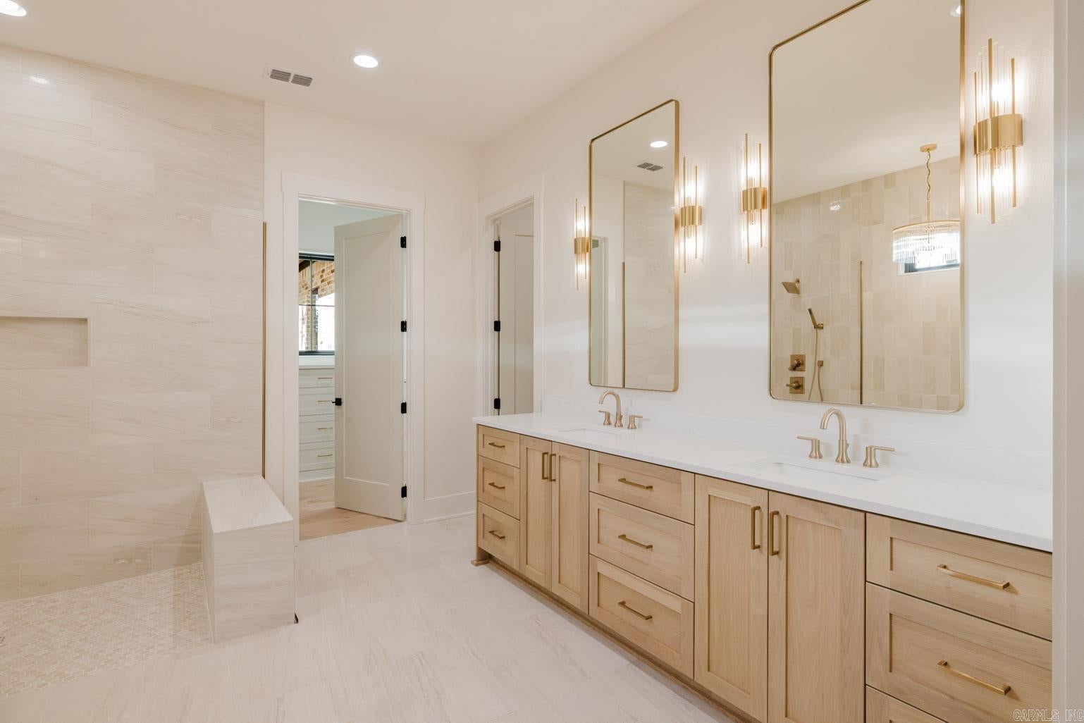 Benton, Arkansas, 72019, United States, 4 Bedrooms Bedrooms, ,4 BathroomsBathrooms,Residential,For Sale,2005771